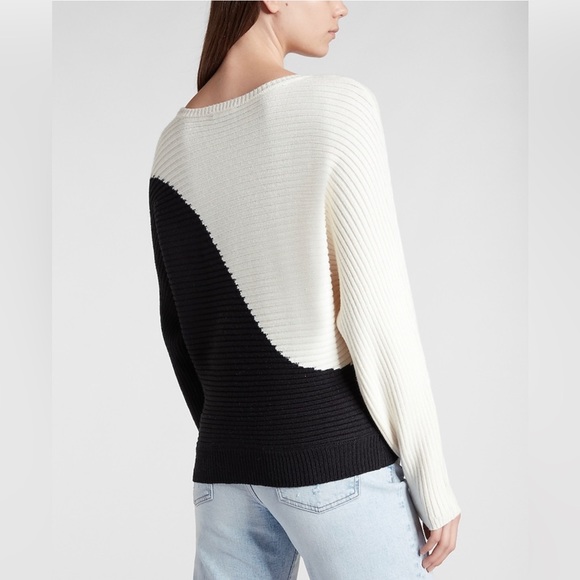Ribbed Color Block Sweater - Picture 3 of 5